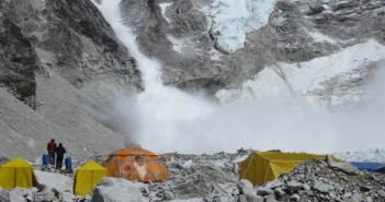 Sherpas Take a Stand on Rebuilding Everest Route